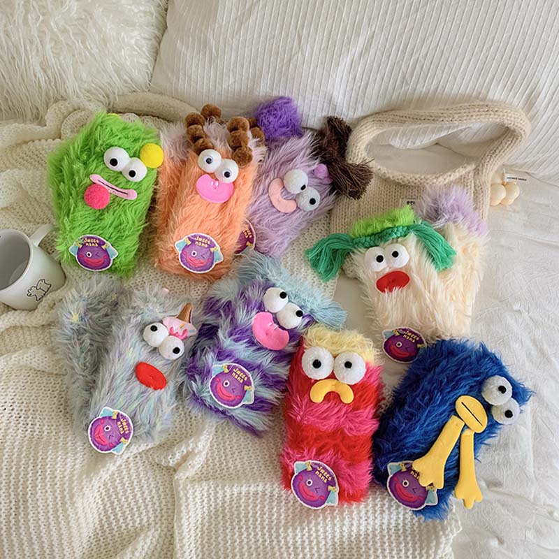 Varma mysiga fluffiga tecknade monsterstrumpor