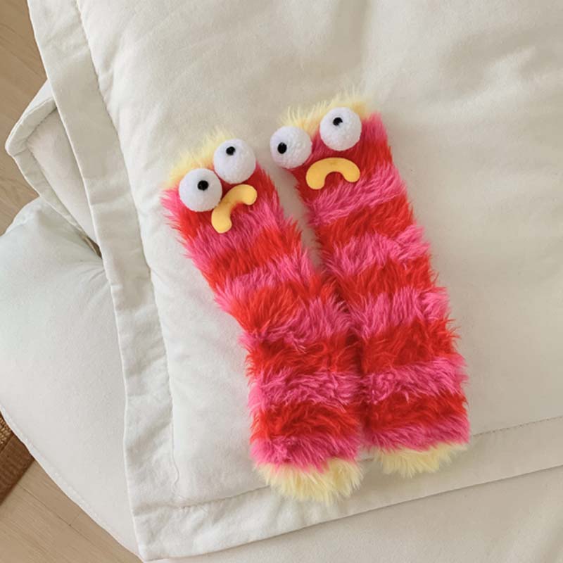 Varma mysiga fluffiga tecknade monsterstrumpor