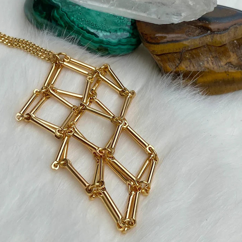 Halsband med kristallstenshållare