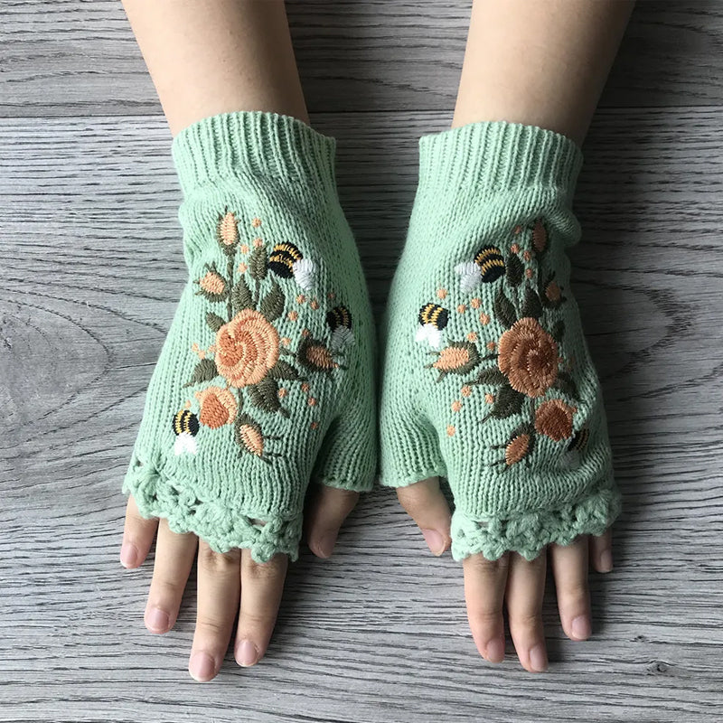 🧤Handbroderade handskar🧤