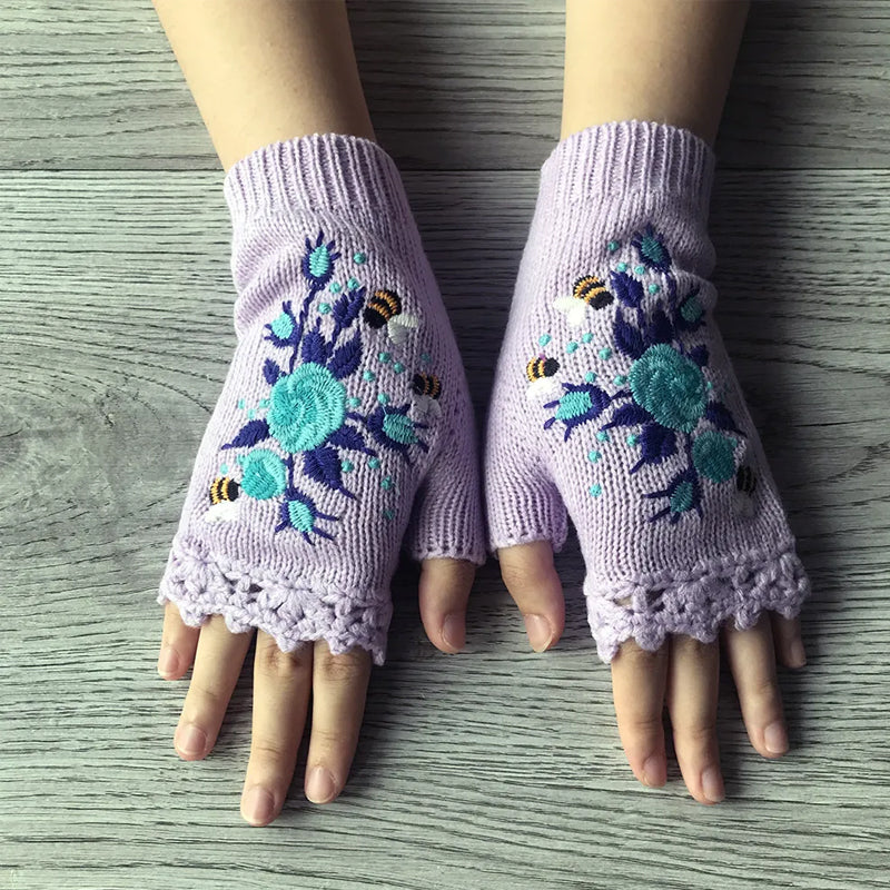 🧤Handbroderade handskar🧤
