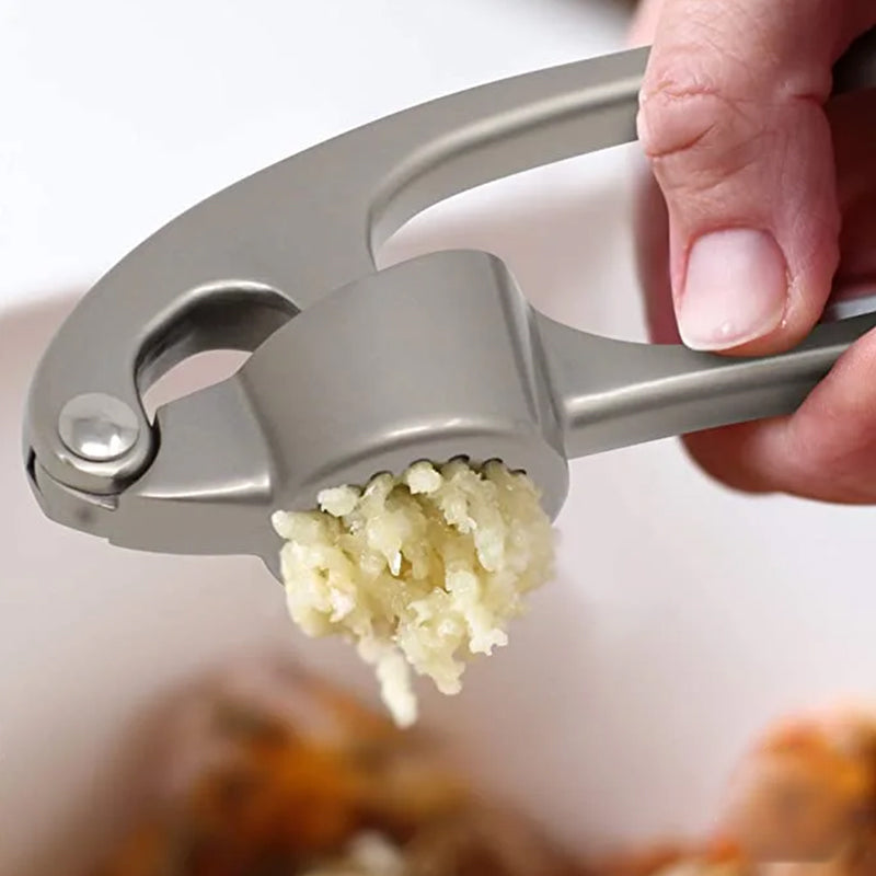 Vitlökspress med ergonomiskt handtag