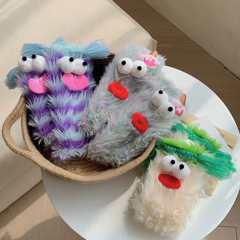 Varma mysiga fluffiga tecknade monsterstrumpor