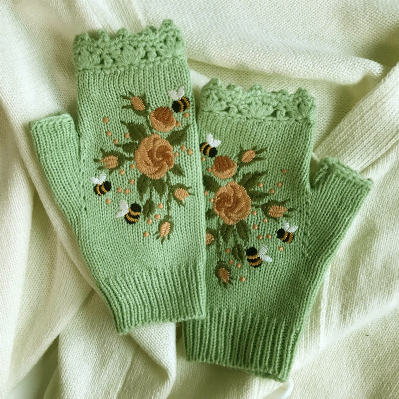 🧤Handbroderade handskar🧤