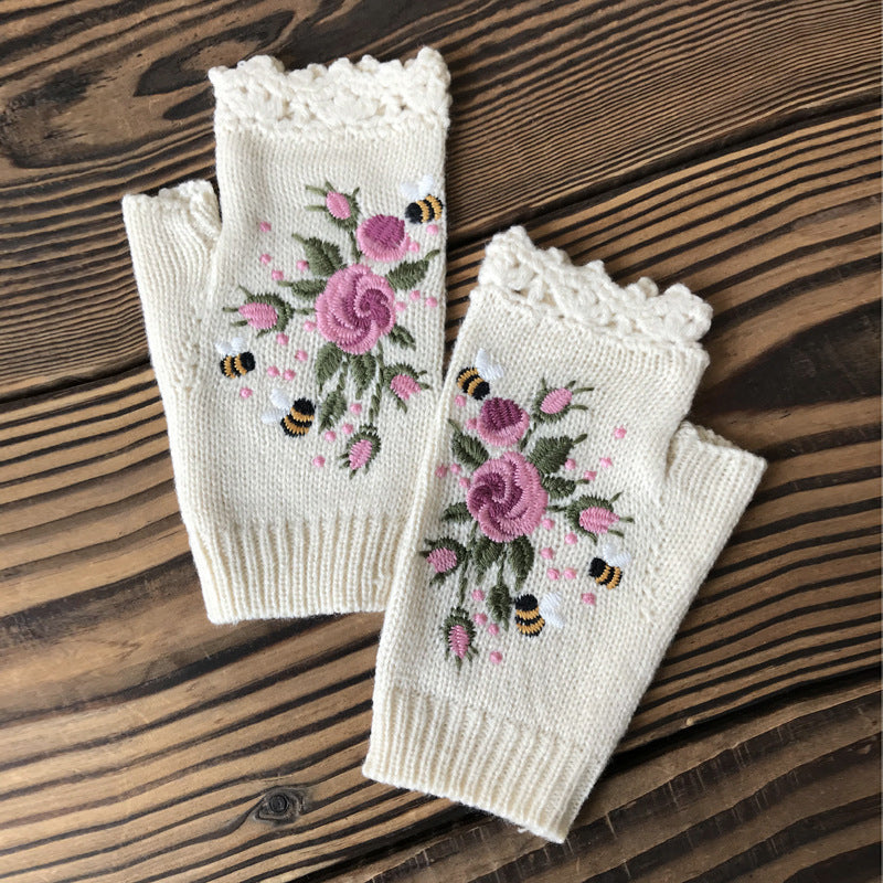 🧤Handbroderade handskar🧤